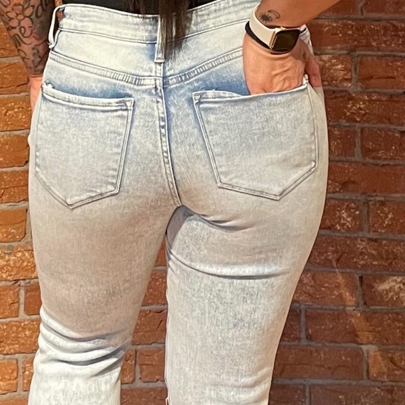 Petra MID RISE LOOSE STRAIGHT W/ CUFFED HEM JEANS